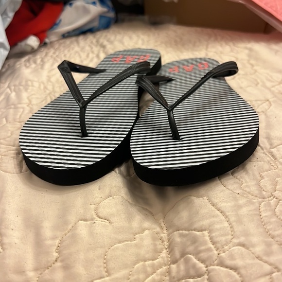 Gap flip flop size  9-10 brand new no tag - Picture 6 of 7